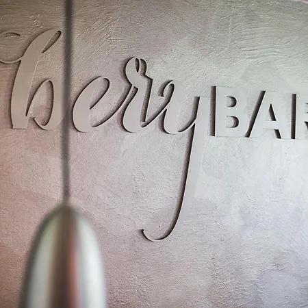 Imbery & Restaurant فندق